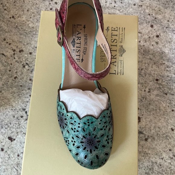 Last Pair!!!PARCHETTA PUMP from L'Artiste by Spring Step - Picture 3 of 8